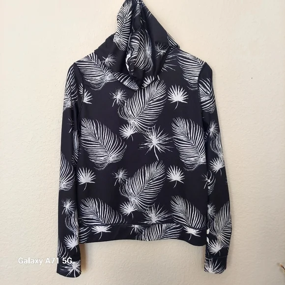 Hurley Womens Full Zip Long Sleeve Hooded Black White Floral Rashguard Sz S - Picture 3 of 16